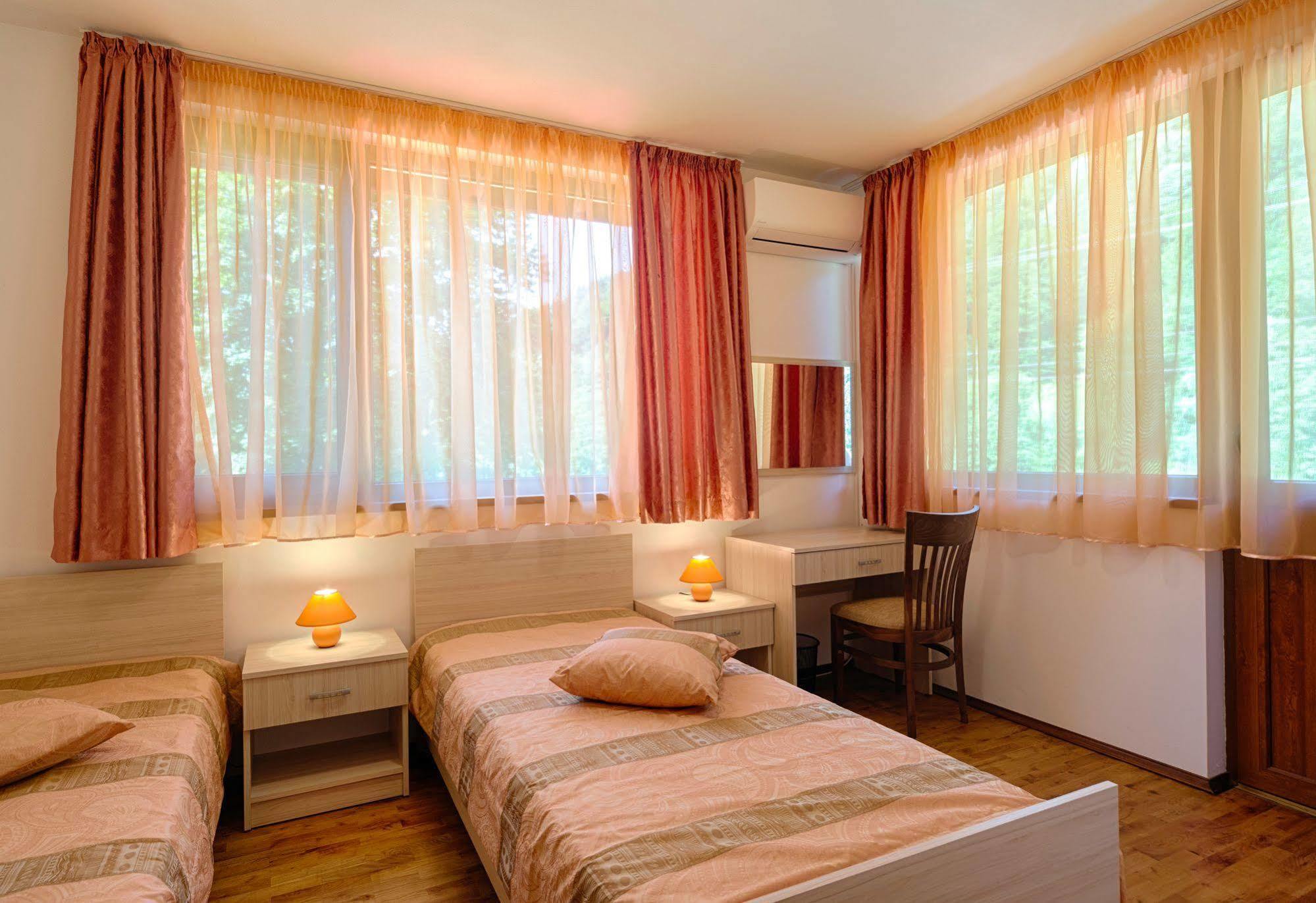 Guest House Vitora Ribaritsa Luaran gambar